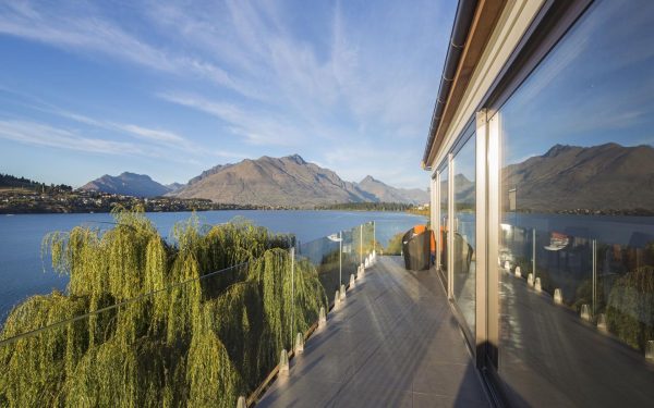 lakefront accommodation queenstown